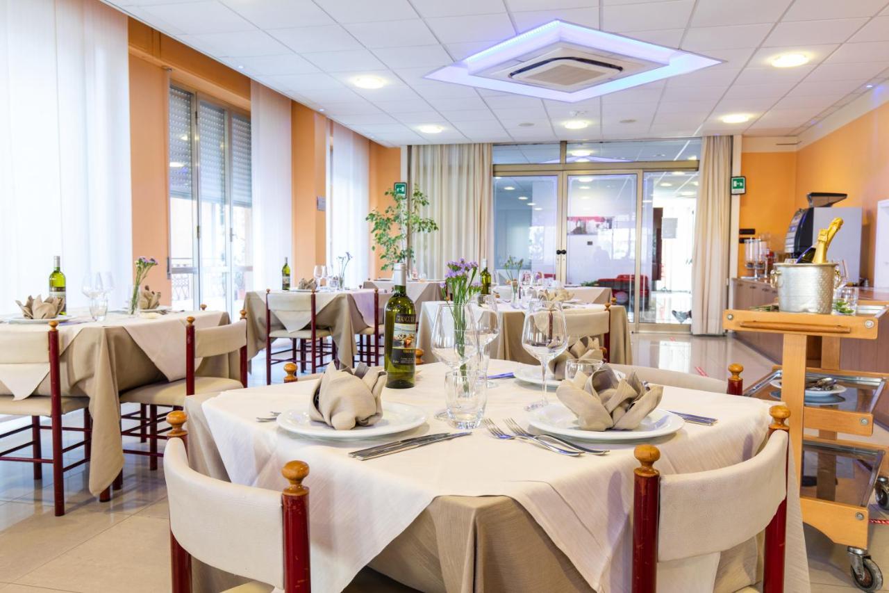 Xxv Aprile Casa Per Ferie Hotel อัลเบงกา ภายนอก รูปภาพ