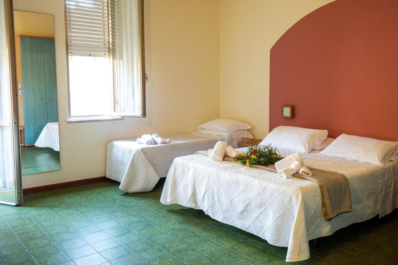 Xxv Aprile Casa Per Ferie Hotel อัลเบงกา ภายนอก รูปภาพ